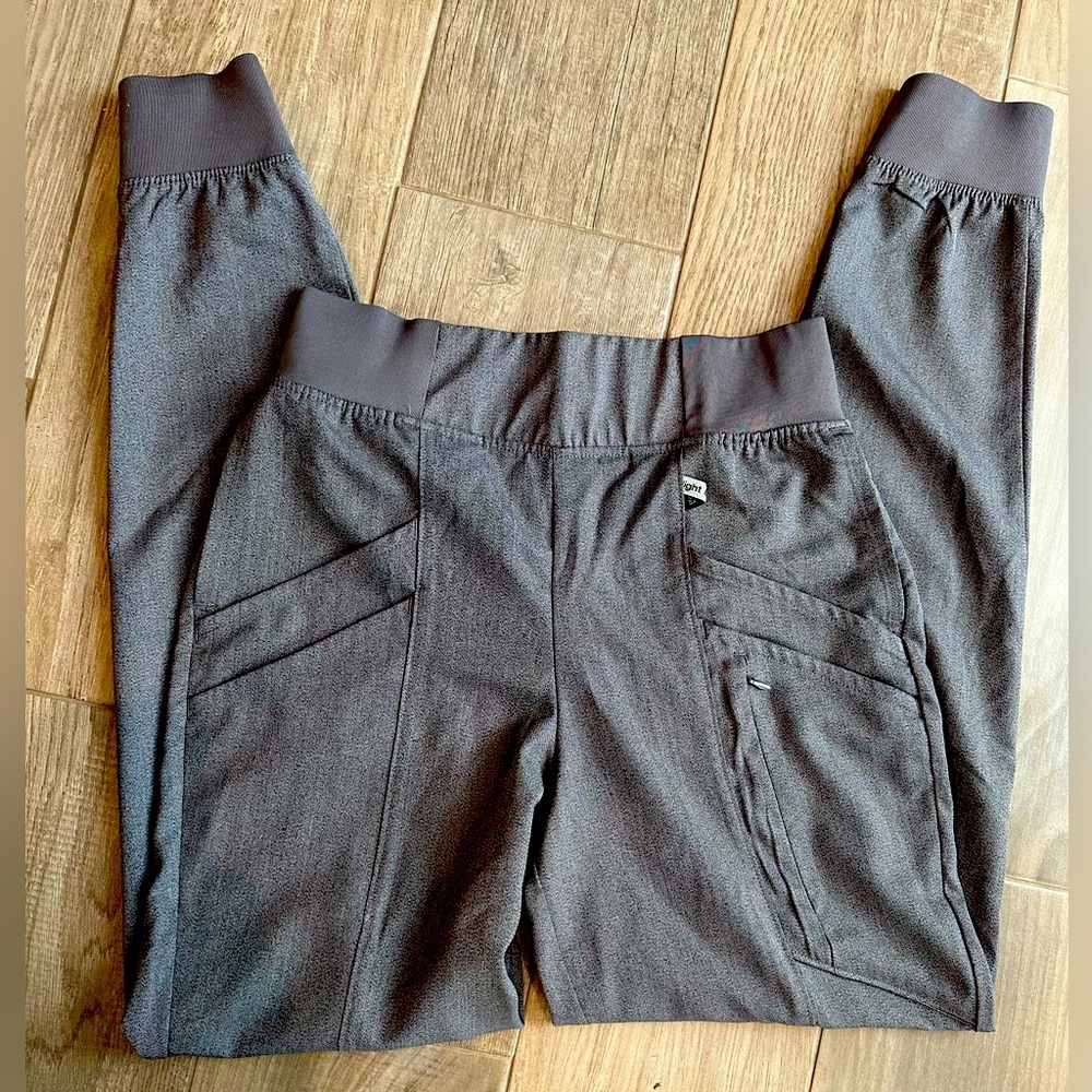 Scrub pants for women